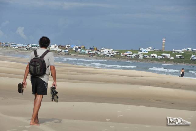 Caminhando de volta a Cabo Polonio, no litoral do Uruguai